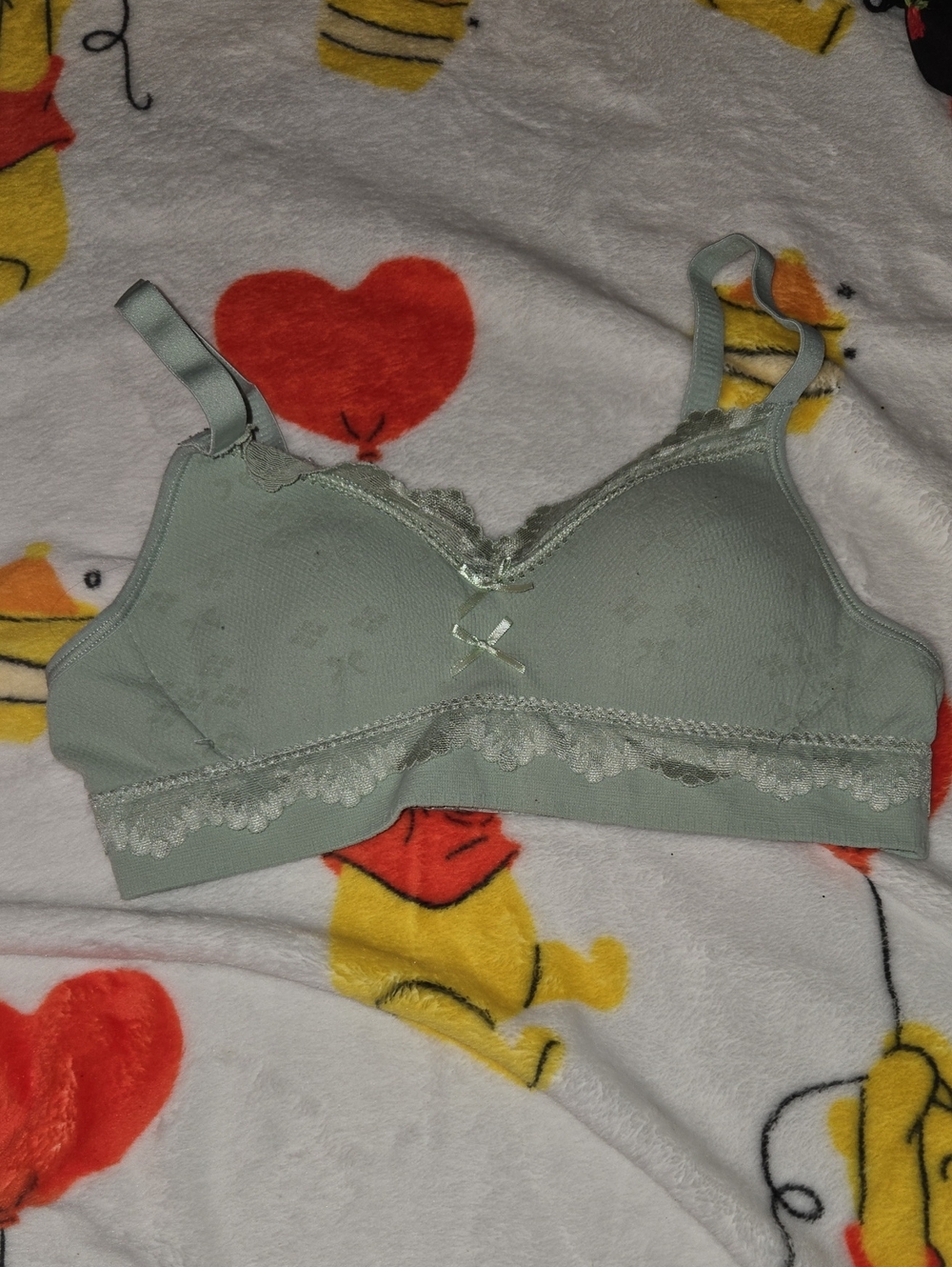 Soft Lace-Trim Wireless Bra - Sage Green